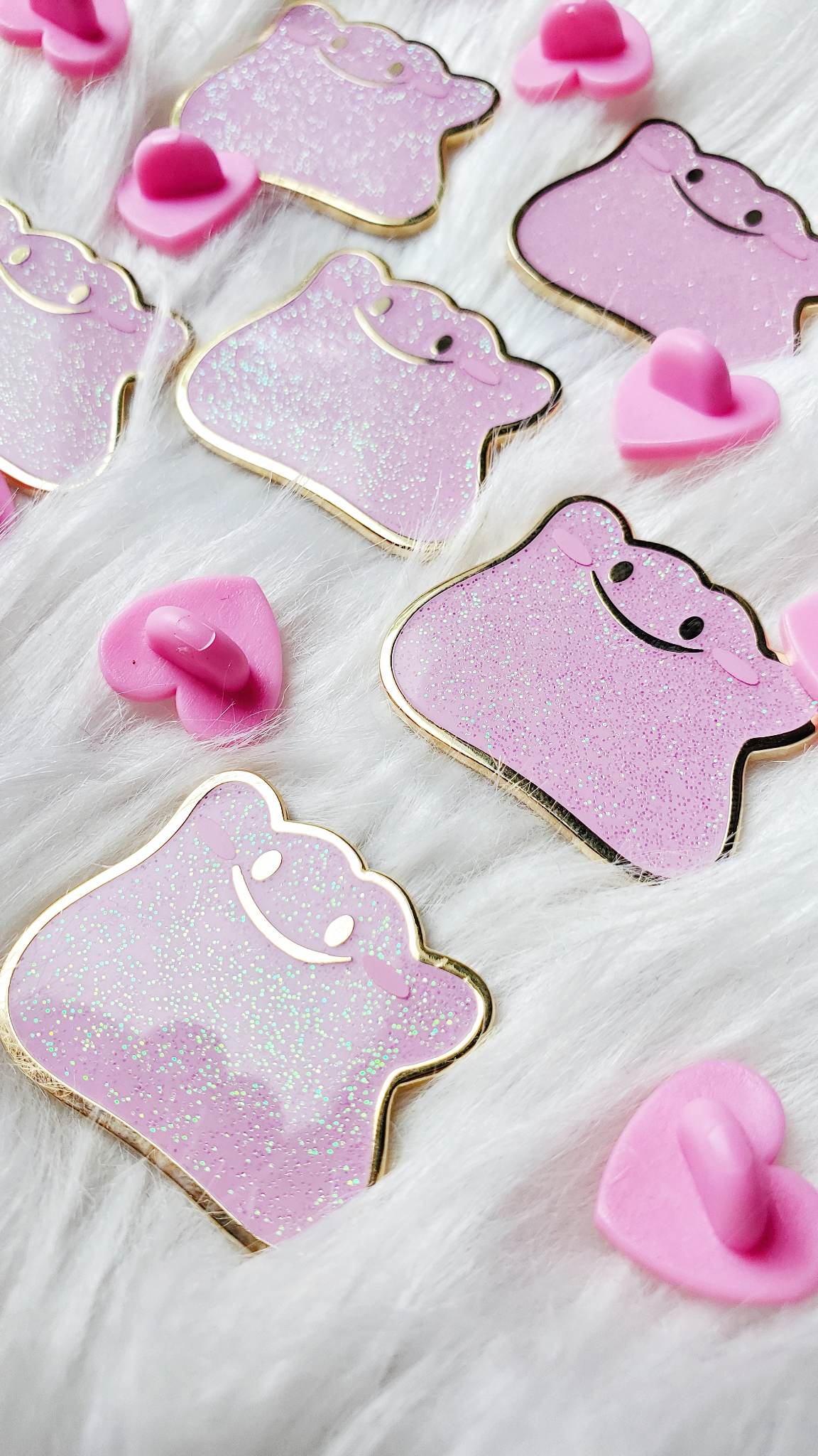 Not Chewed Up Bubble Gum *Glitter* - Enamel Pin
