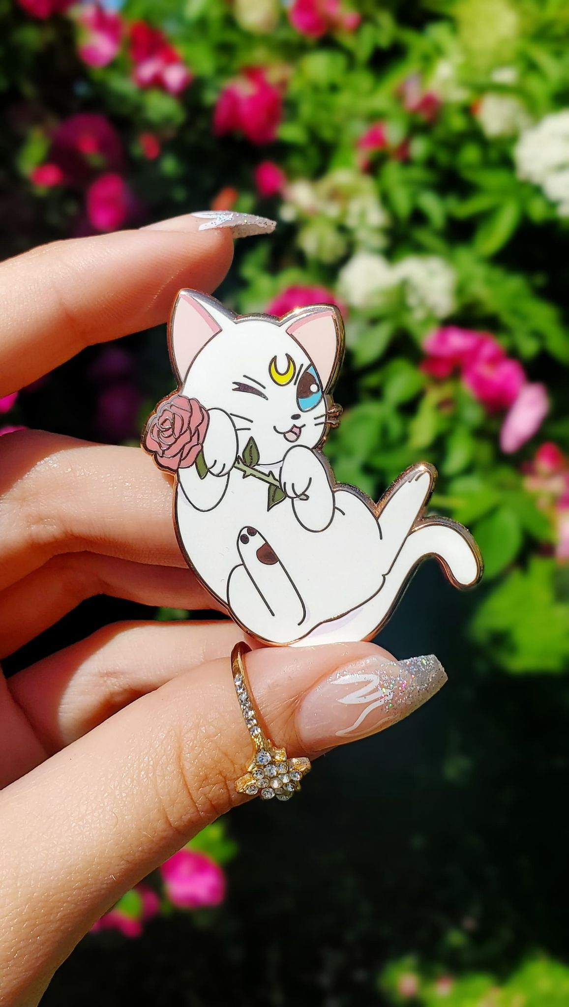 Hard Enamel Pin : Moon Cat with rose