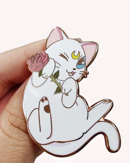 Hard Enamel Pin : Moon Cat with rose